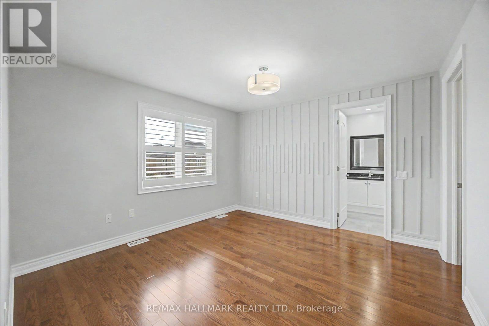 












32 WEST COAST TRAIL

,
King (Nobleton),




Ontario
L7B0A4

