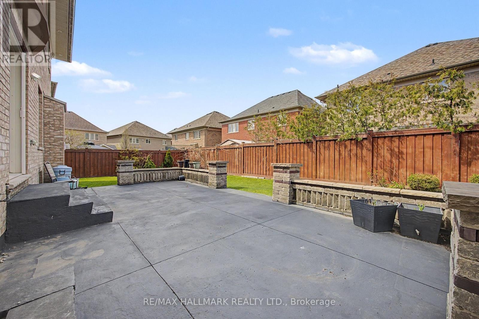 












32 WEST COAST TRAIL

,
King (Nobleton),




Ontario
L7B0A4

