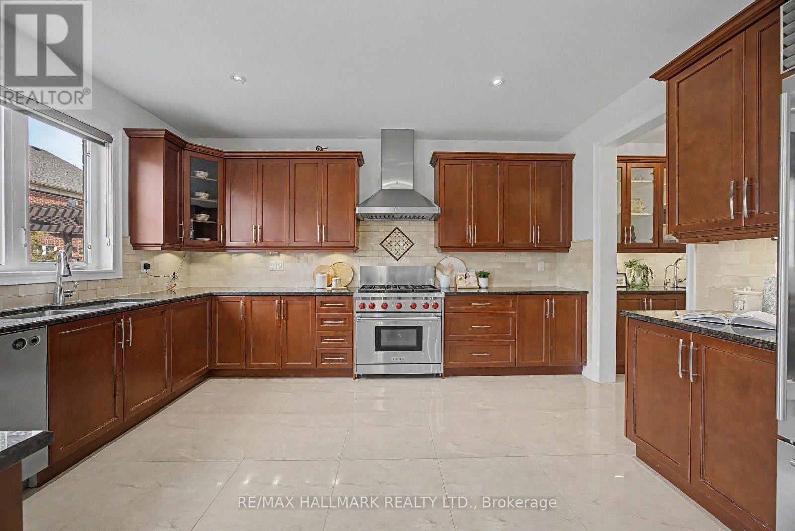 












32 WEST COAST TRAIL

,
King (Nobleton),




Ontario
L7B0A4

