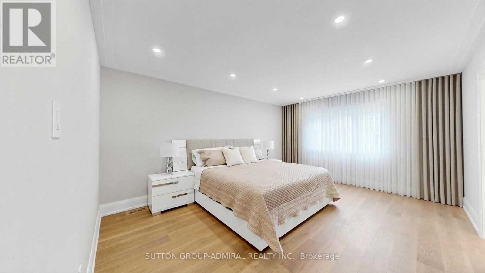 












27 ASNER AVENUE

,
Vaughan (Patterson),




Ontario
L6A0W6


