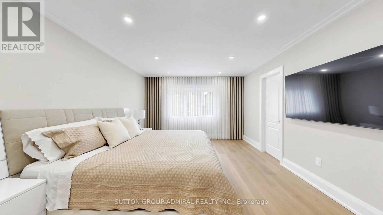 












27 ASNER AVENUE

,
Vaughan (Patterson),




Ontario
L6A0W6


