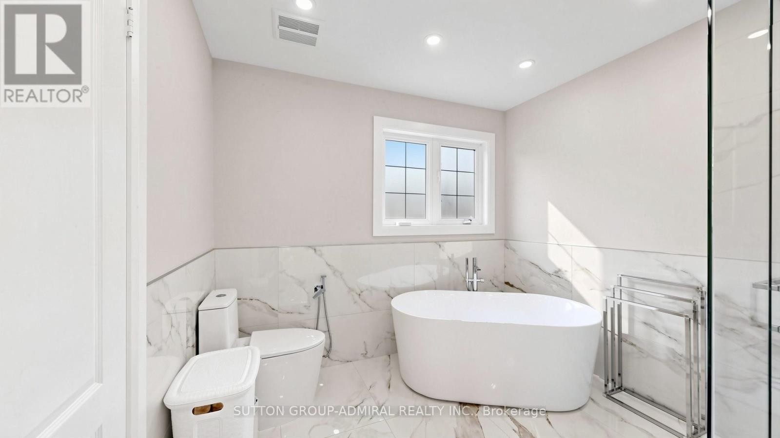 












27 ASNER AVENUE

,
Vaughan (Patterson),




Ontario
L6A0W6

