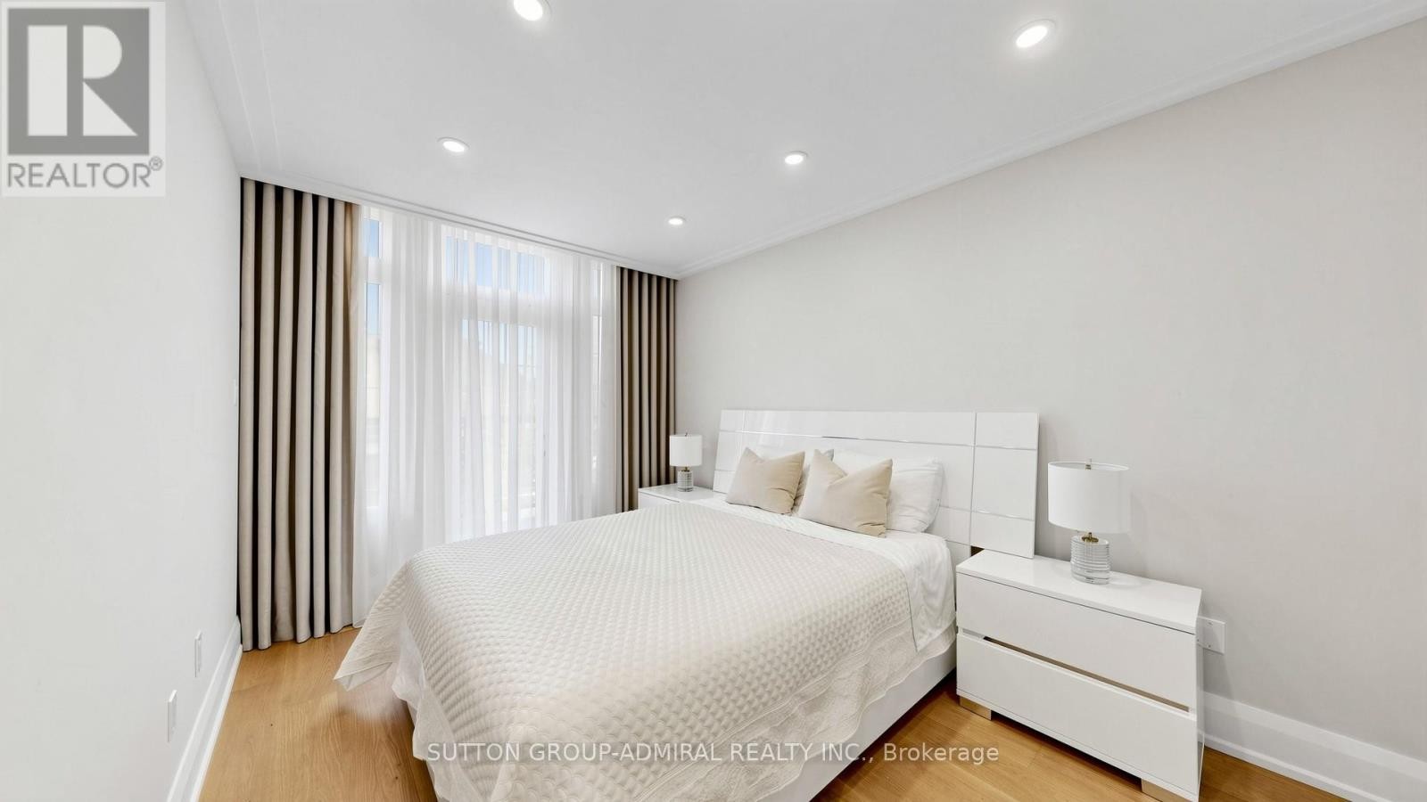 












27 ASNER AVENUE

,
Vaughan (Patterson),




Ontario
L6A0W6

