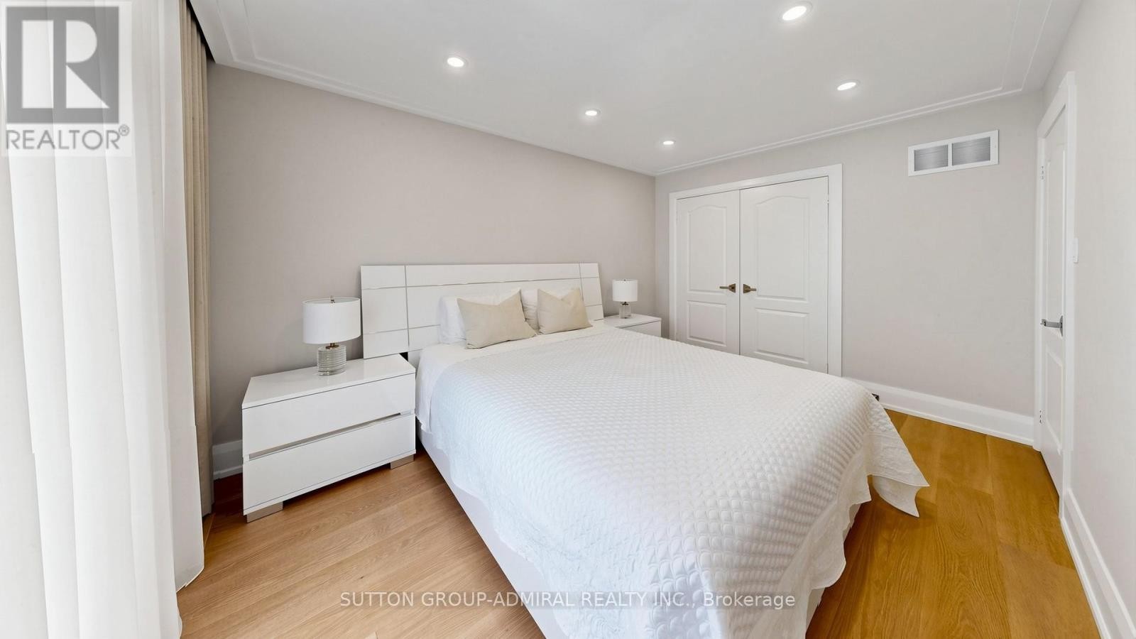 












27 ASNER AVENUE

,
Vaughan (Patterson),




Ontario
L6A0W6

