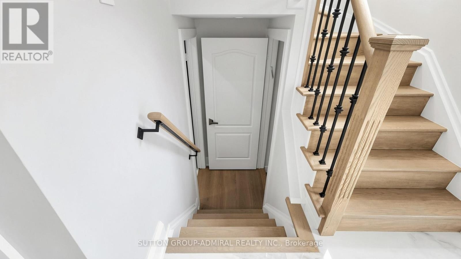 












27 ASNER AVENUE

,
Vaughan (Patterson),




Ontario
L6A0W6

