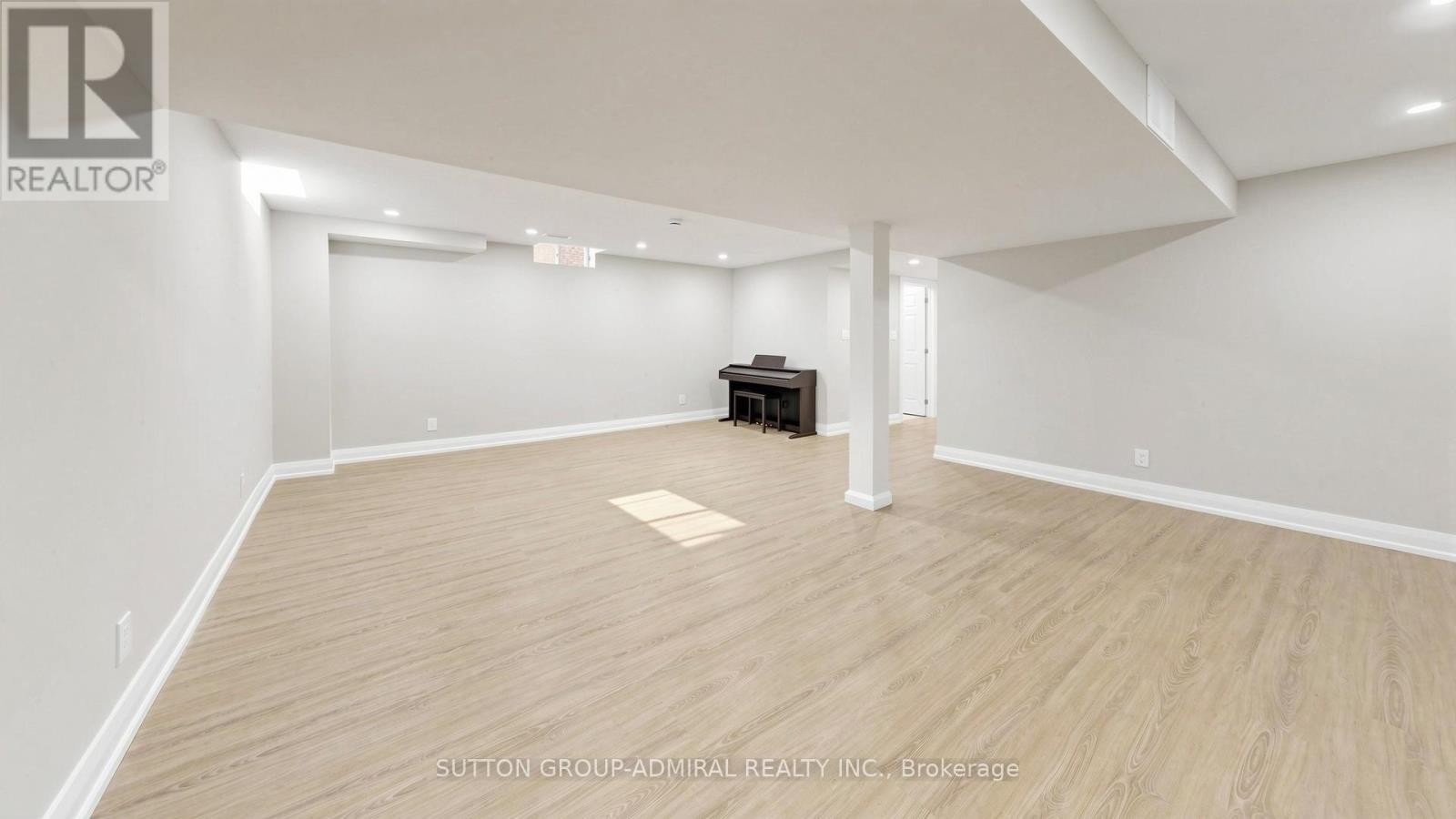 












27 ASNER AVENUE

,
Vaughan (Patterson),




Ontario
L6A0W6

