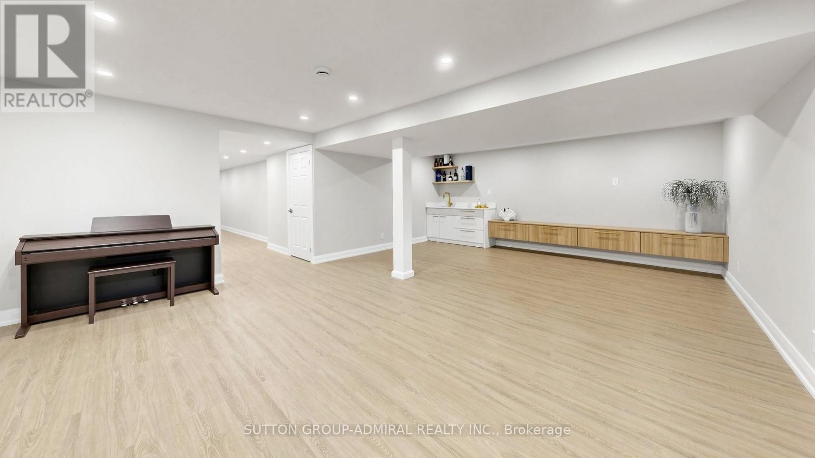 












27 ASNER AVENUE

,
Vaughan (Patterson),




Ontario
L6A0W6

