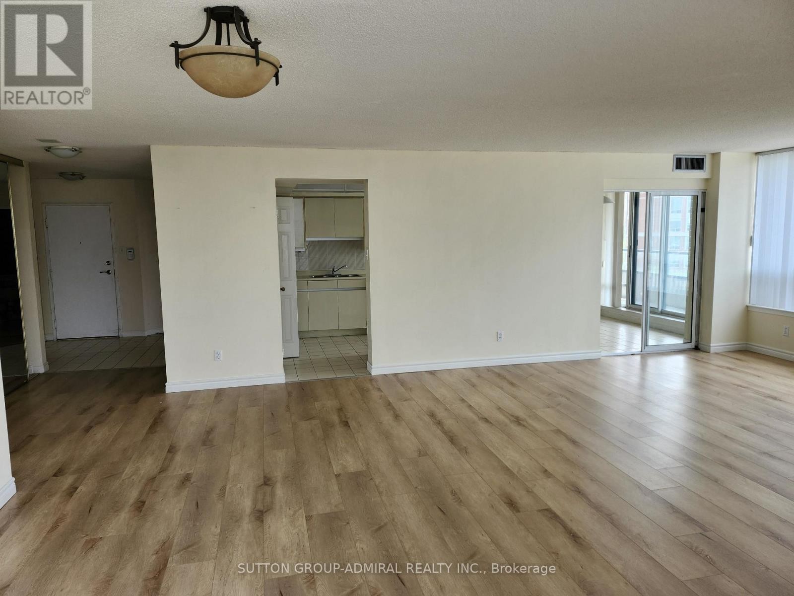 












910 - 120 PROMENADE CIRCLE

,
Vaughan (Brownridge),




Ontario
L4J7W9


