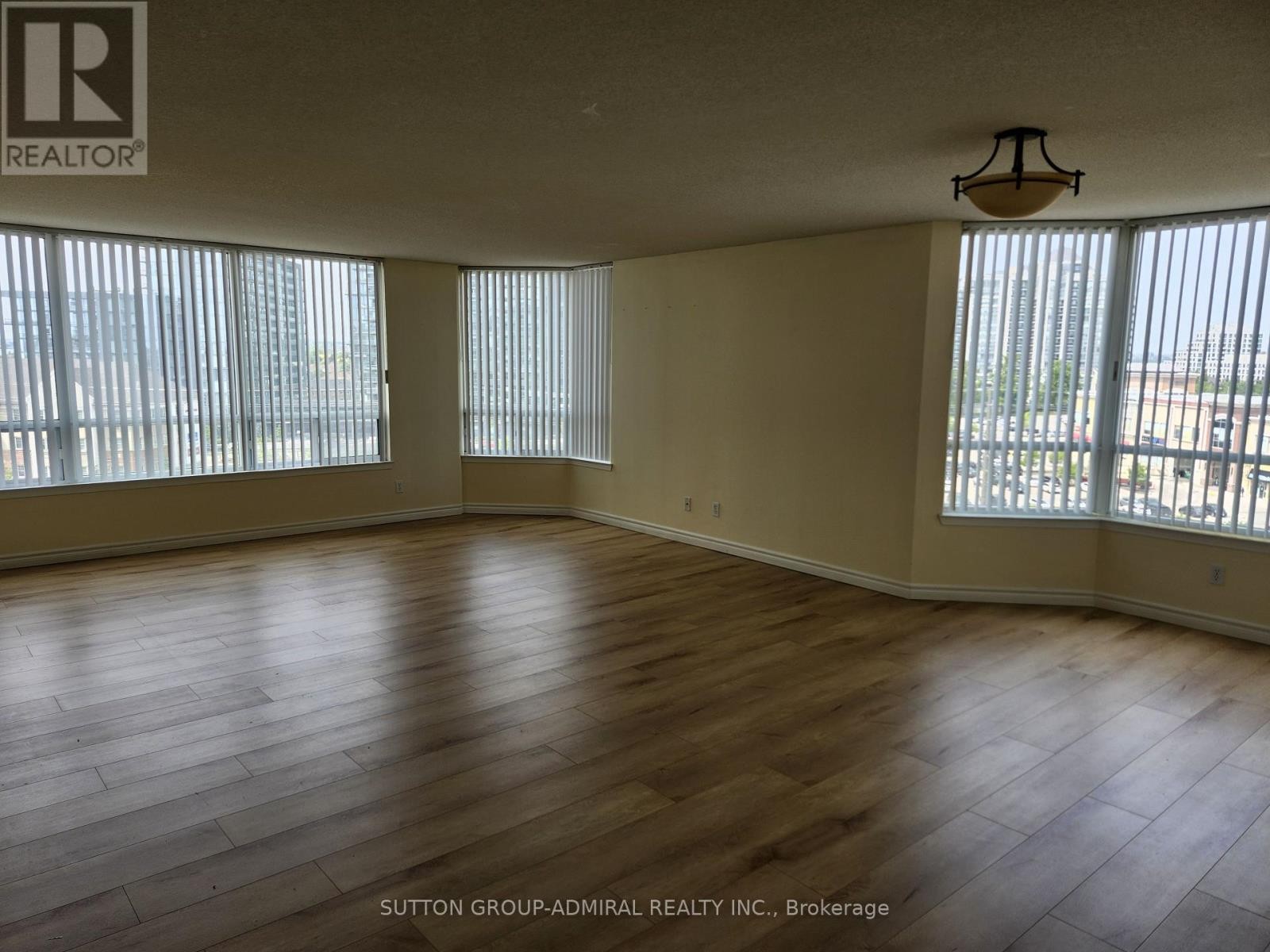 












910 - 120 PROMENADE CIRCLE

,
Vaughan (Brownridge),




Ontario
L4J7W9

