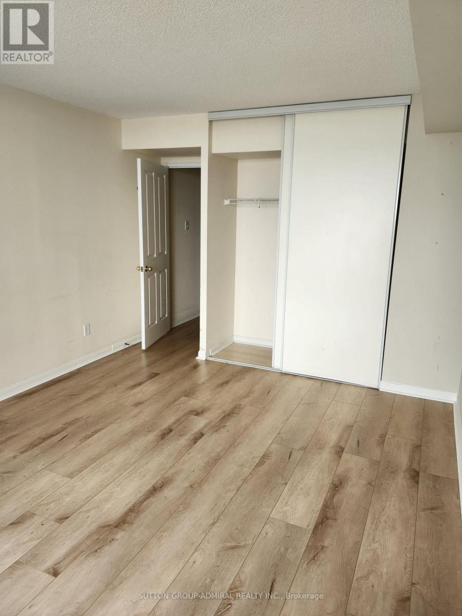 












910 - 120 PROMENADE CIRCLE

,
Vaughan (Brownridge),




Ontario
L4J7W9

