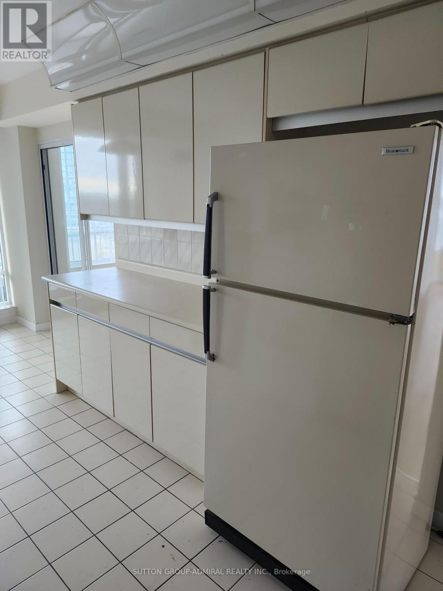 












910 - 120 PROMENADE CIRCLE

,
Vaughan (Brownridge),




Ontario
L4J7W9


