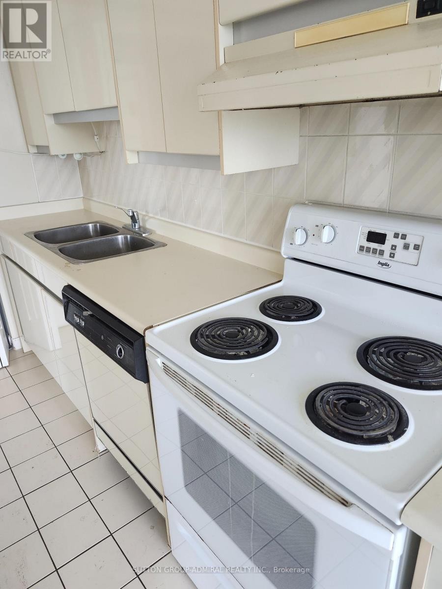 












910 - 120 PROMENADE CIRCLE

,
Vaughan (Brownridge),




Ontario
L4J7W9

