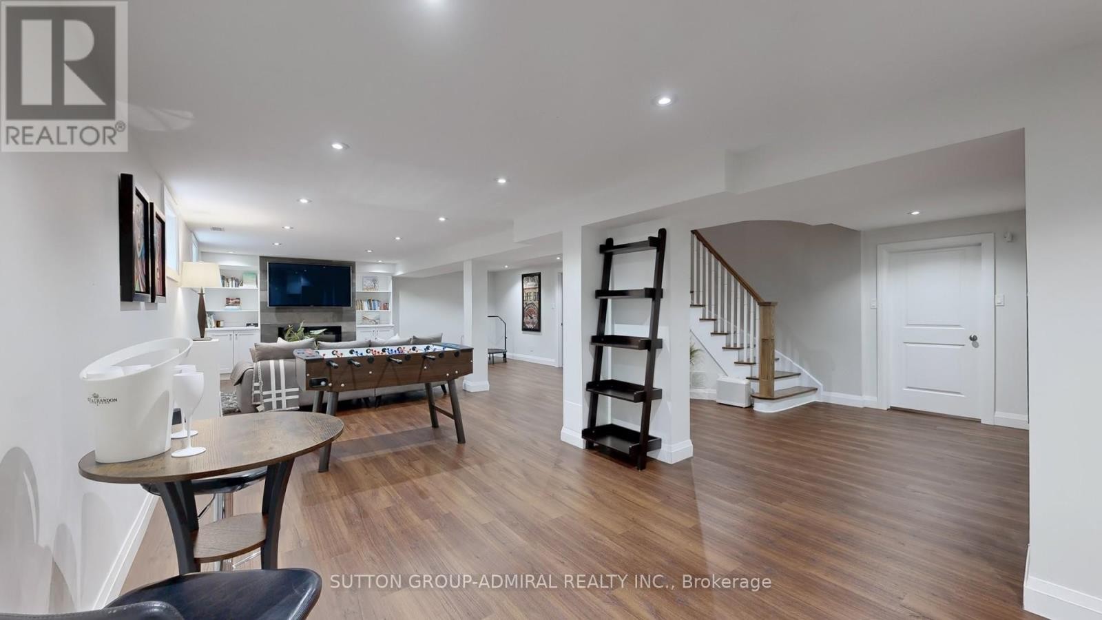 












60 BAYNARDS LANE

,
Richmond Hill (Mill Pond),




Ontario
L4C9B4


