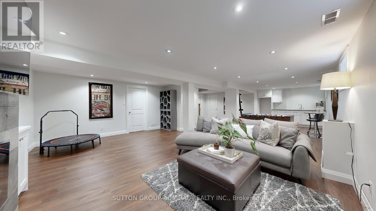 












60 BAYNARDS LANE

,
Richmond Hill (Mill Pond),




Ontario
L4C9B4

