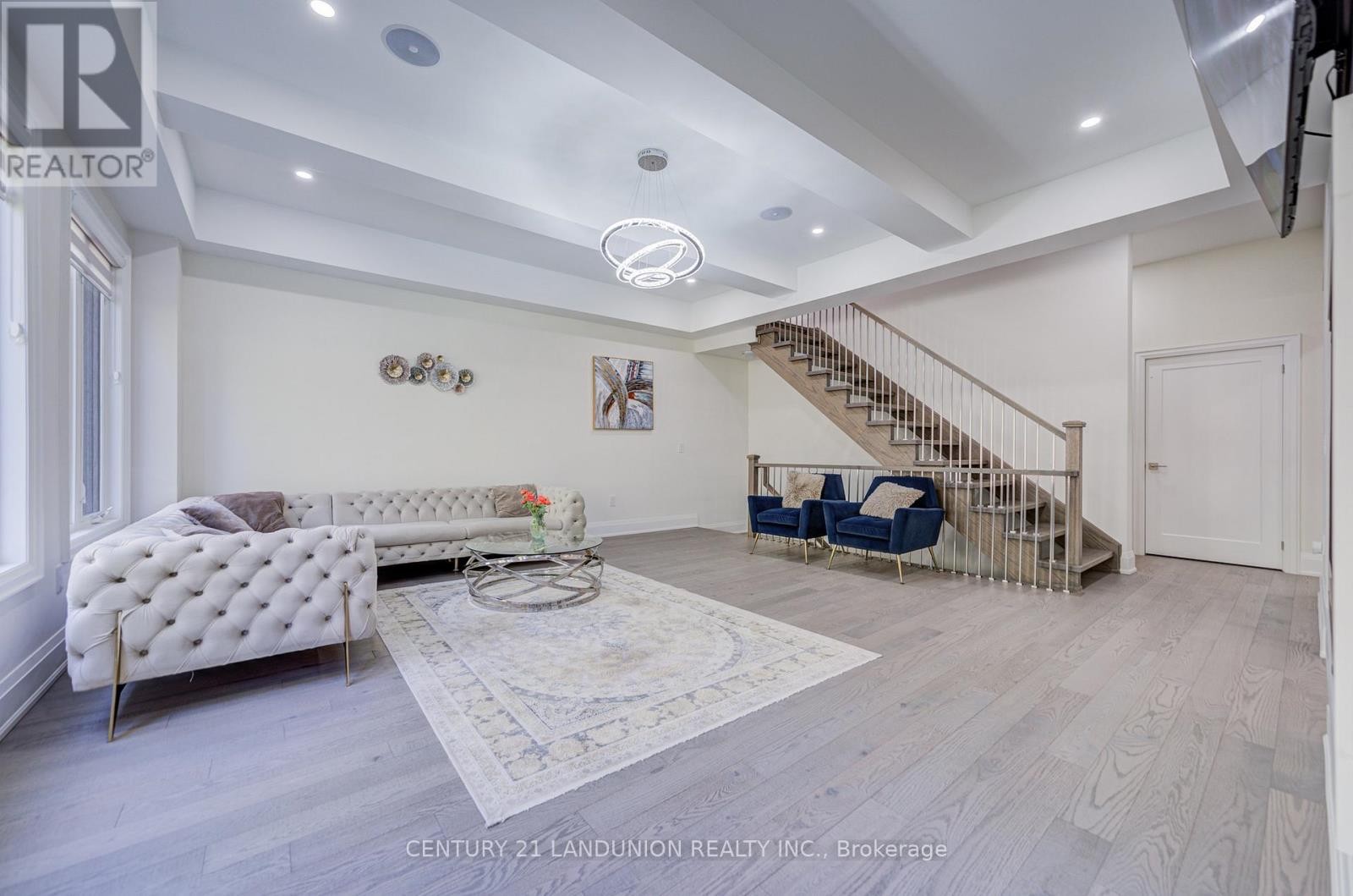 












121 MILKY WAY DRIVE

,
Richmond Hill (Observatory),




Ontario
L4C4L9

