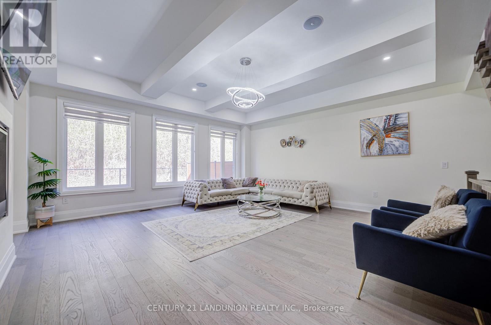 












121 MILKY WAY DRIVE

,
Richmond Hill (Observatory),




Ontario
L4C4L9

