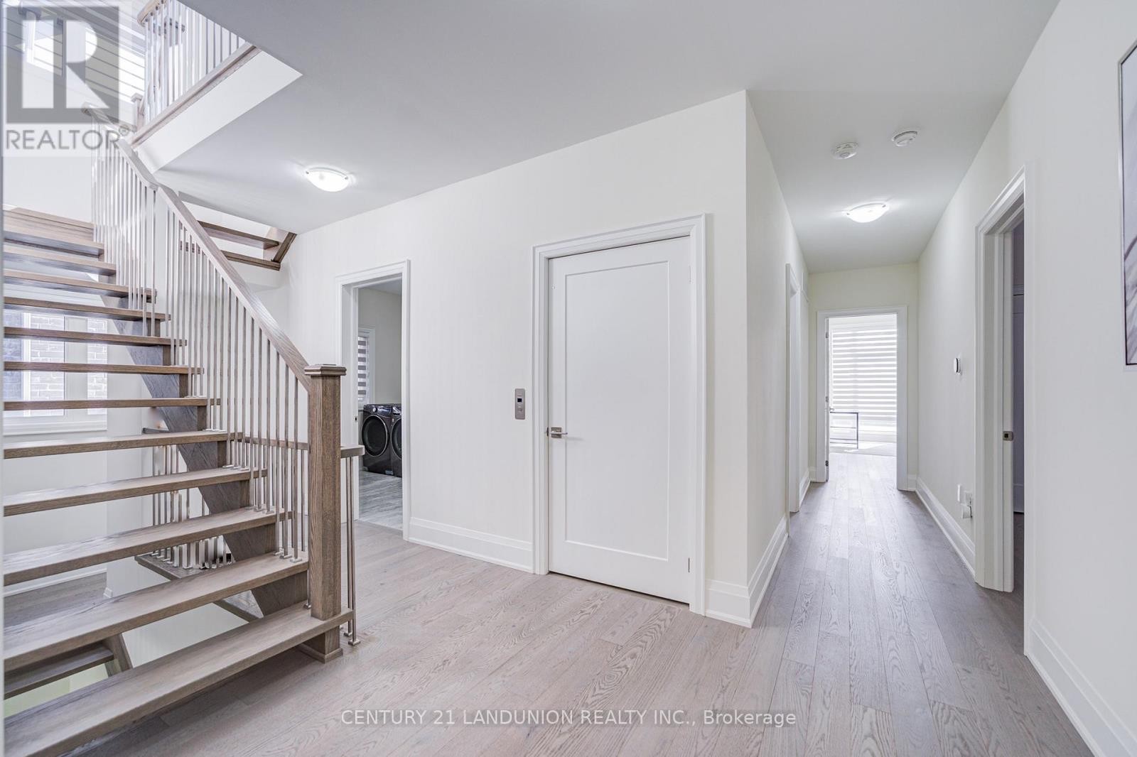 












121 MILKY WAY DRIVE

,
Richmond Hill (Observatory),




Ontario
L4C4L9

