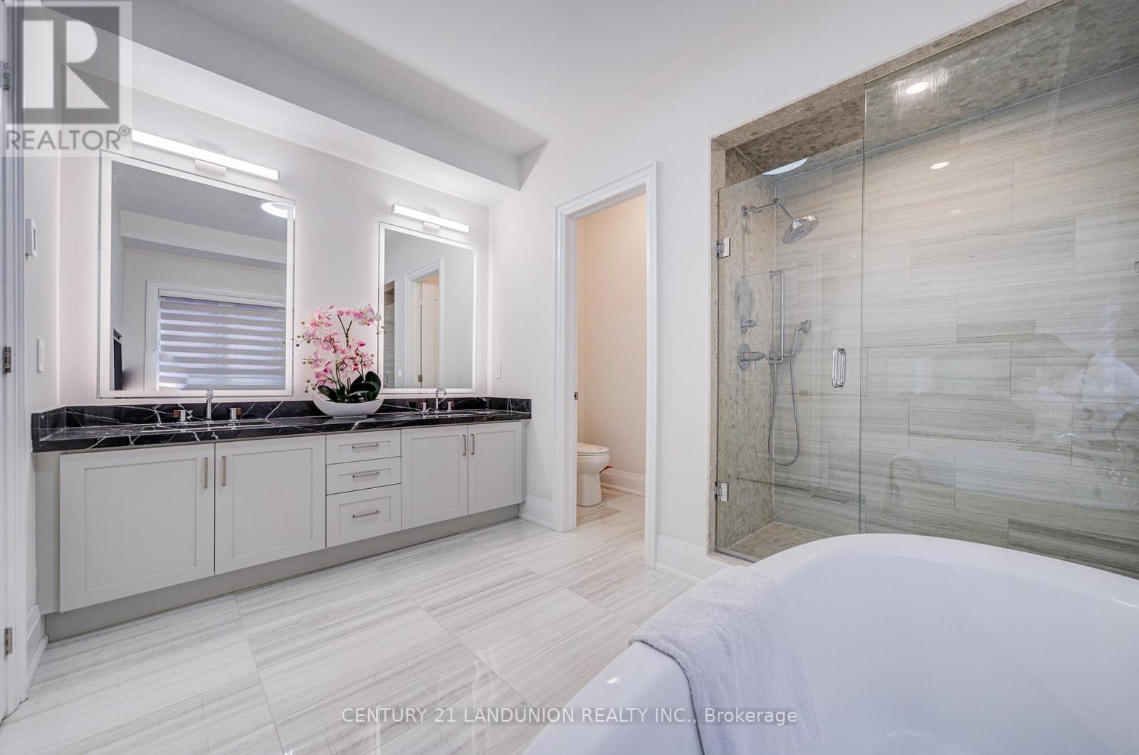 












121 MILKY WAY DRIVE

,
Richmond Hill (Observatory),




Ontario
L4C4L9

