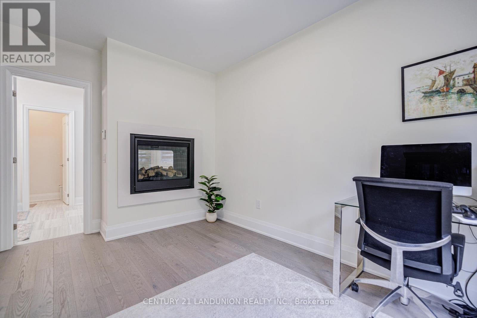 












121 MILKY WAY DRIVE

,
Richmond Hill (Observatory),




Ontario
L4C4L9

