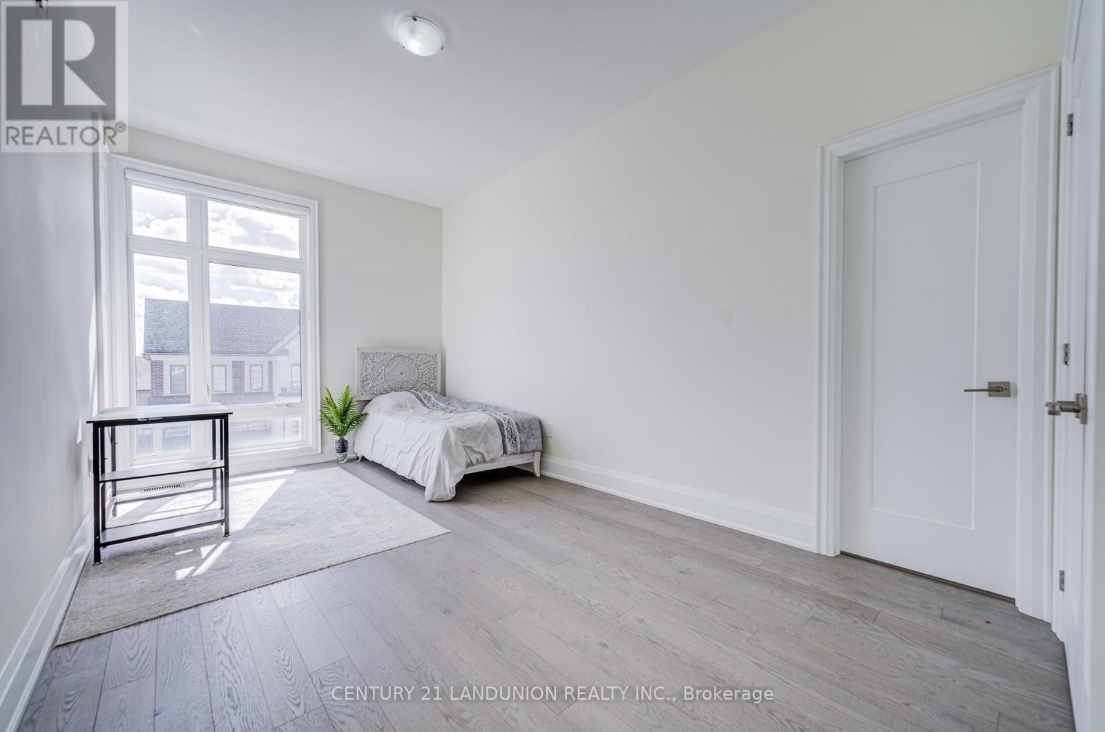 












121 MILKY WAY DRIVE

,
Richmond Hill (Observatory),




Ontario
L4C4L9

