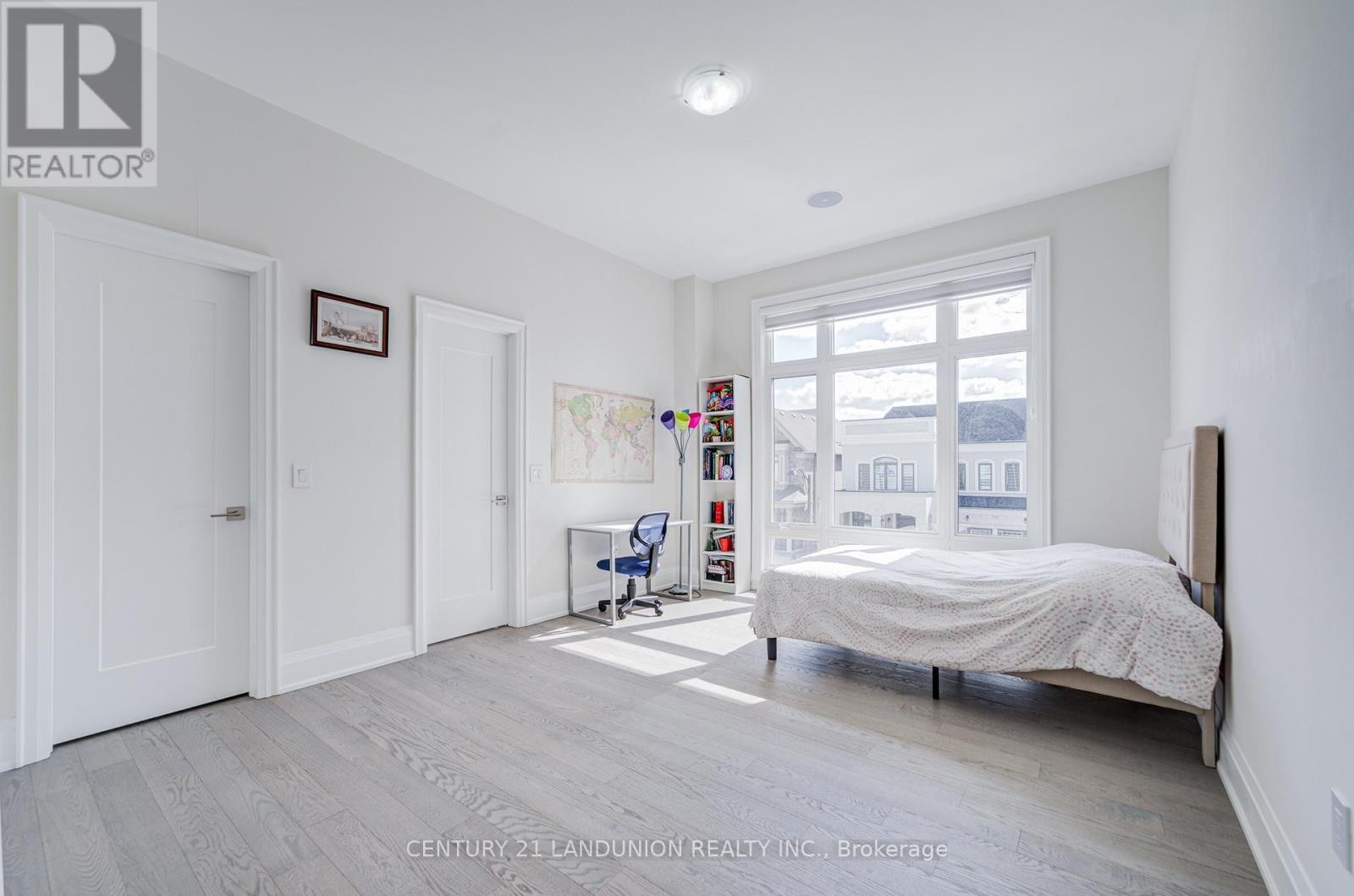












121 MILKY WAY DRIVE

,
Richmond Hill (Observatory),




Ontario
L4C4L9

