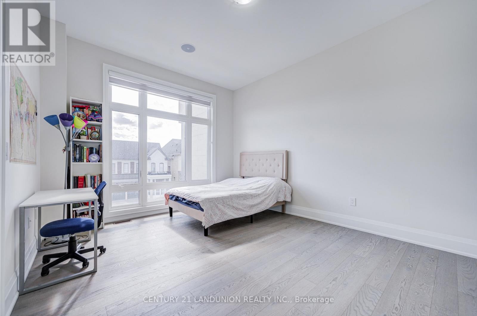 












121 MILKY WAY DRIVE

,
Richmond Hill (Observatory),




Ontario
L4C4L9

