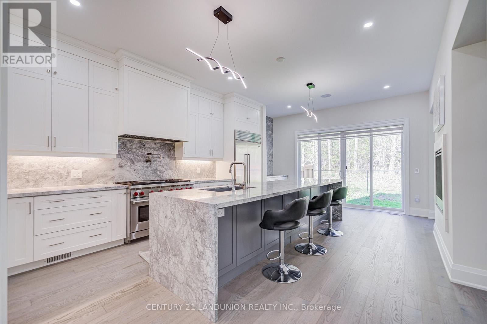 












121 MILKY WAY DRIVE

,
Richmond Hill (Observatory),




Ontario
L4C4L9

