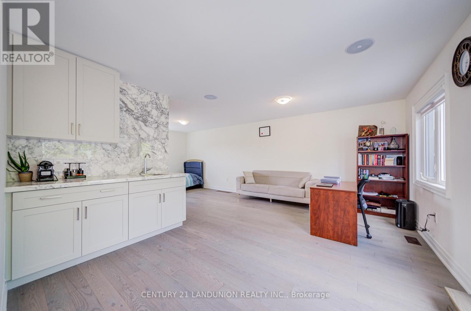 












121 MILKY WAY DRIVE

,
Richmond Hill (Observatory),




Ontario
L4C4L9

