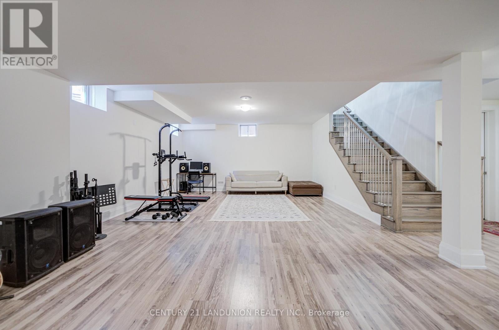 












121 MILKY WAY DRIVE

,
Richmond Hill (Observatory),




Ontario
L4C4L9

