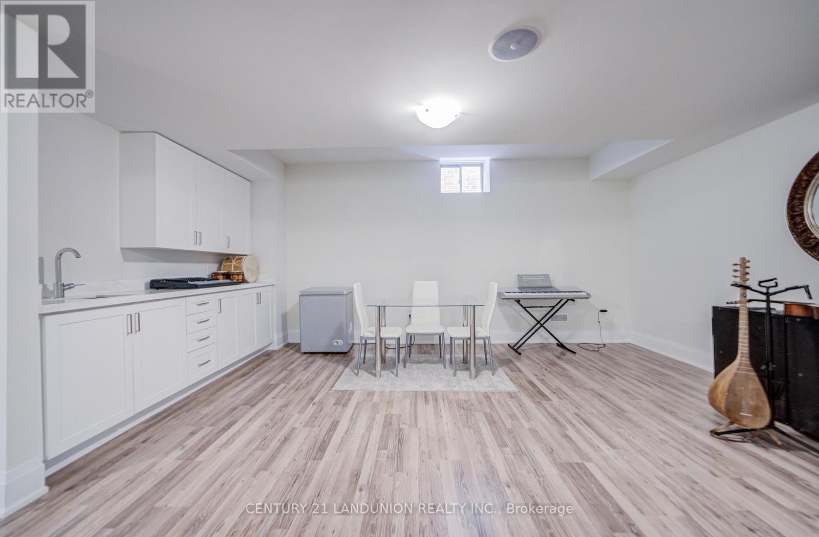 












121 MILKY WAY DRIVE

,
Richmond Hill (Observatory),




Ontario
L4C4L9


