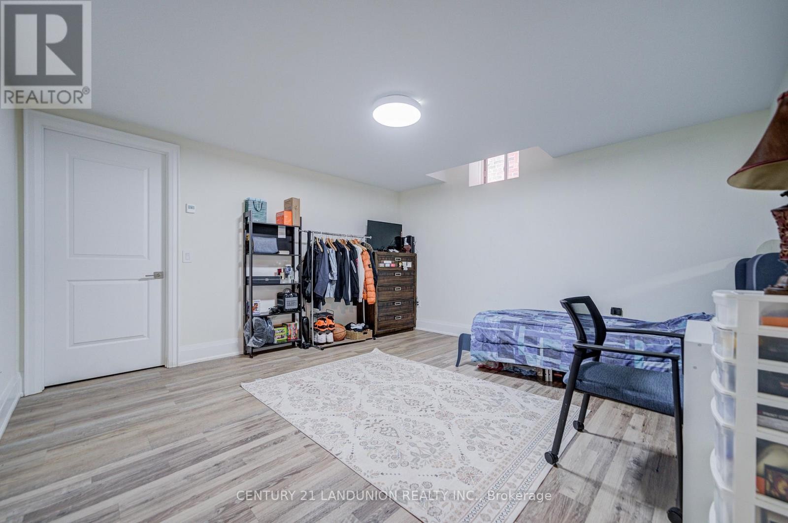 












121 MILKY WAY DRIVE

,
Richmond Hill (Observatory),




Ontario
L4C4L9

