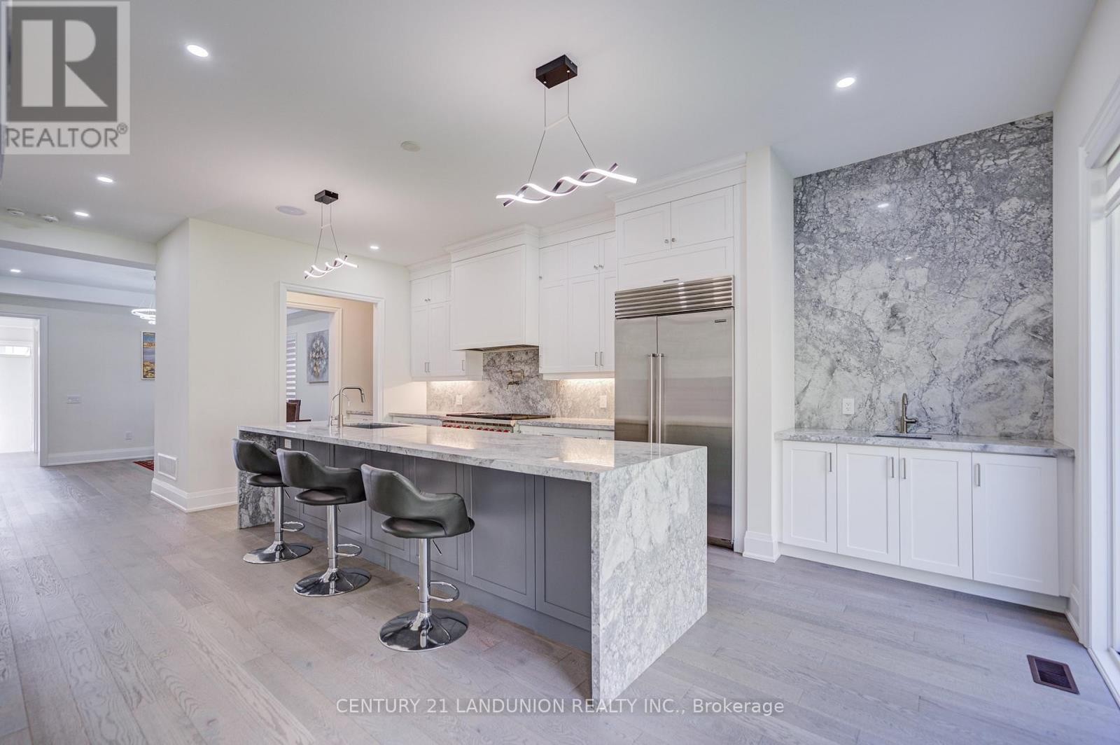 












121 MILKY WAY DRIVE

,
Richmond Hill (Observatory),




Ontario
L4C4L9

