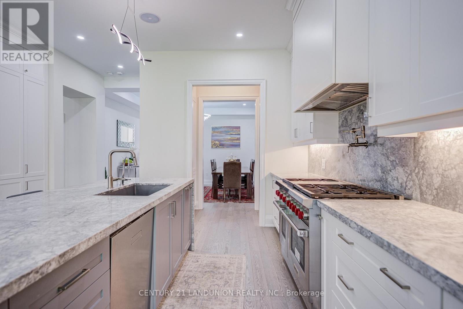 












121 MILKY WAY DRIVE

,
Richmond Hill (Observatory),




Ontario
L4C4L9

