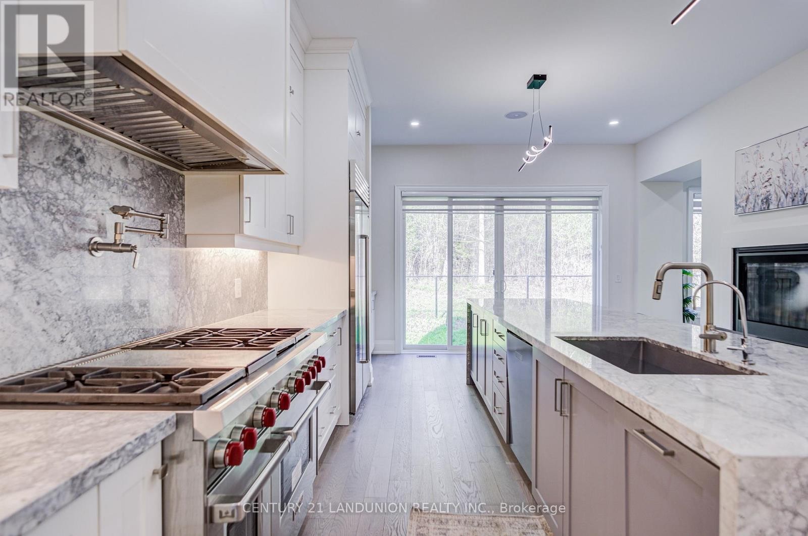 












121 MILKY WAY DRIVE

,
Richmond Hill (Observatory),




Ontario
L4C4L9

