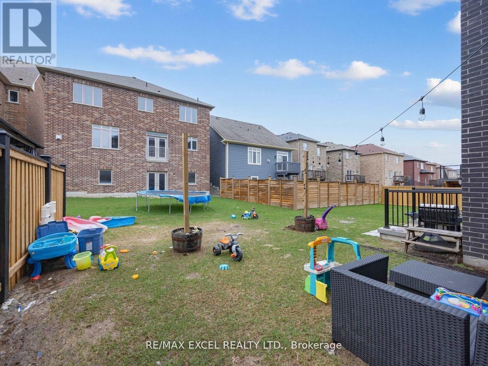 












1454 STOVELL CRESCENT

,
Innisfil (Lefroy),




Ontario
L0L1W0

