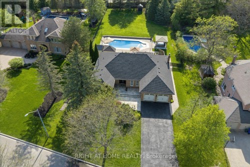 Luxury Bungalow Living, With Flagstone Entrance