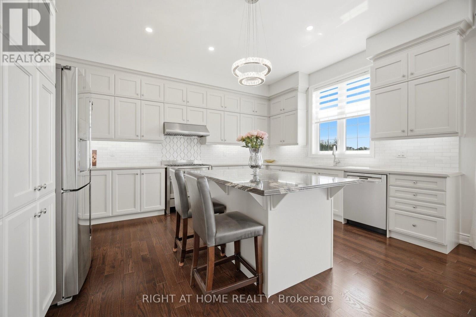 












17 LACROSSE TRAIL

,
Vaughan (Kleinburg),




Ontario
L4H4S7

