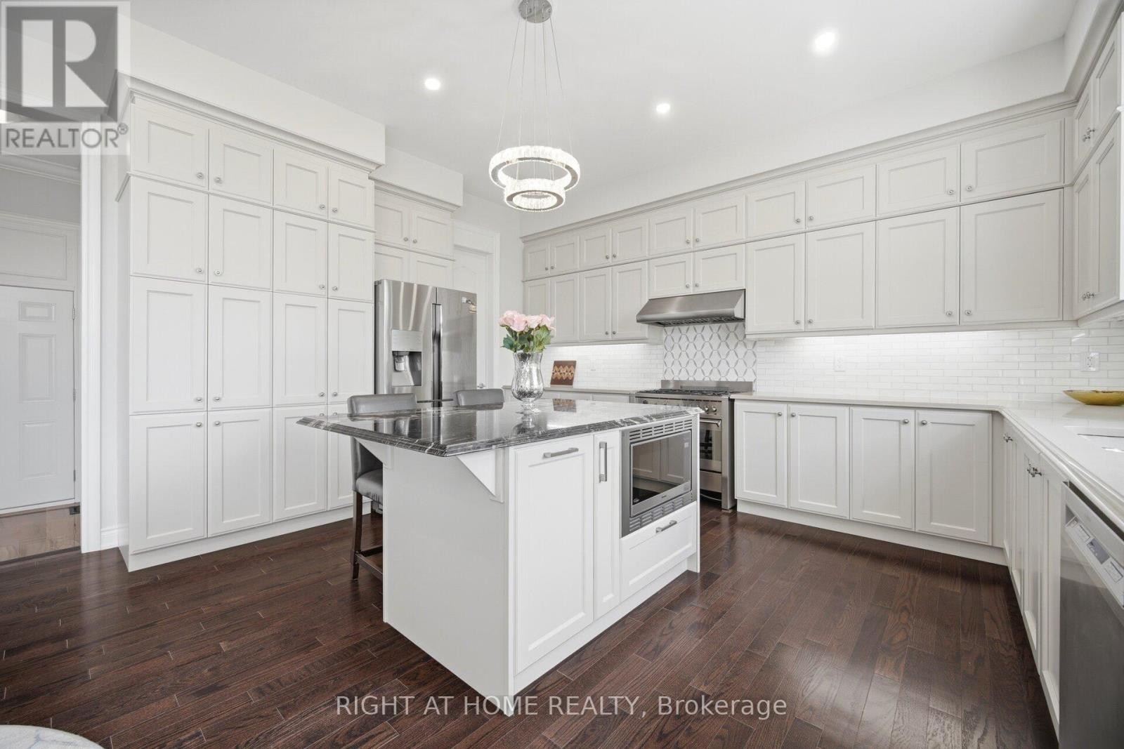 












17 LACROSSE TRAIL

,
Vaughan (Kleinburg),




Ontario
L4H4S7

