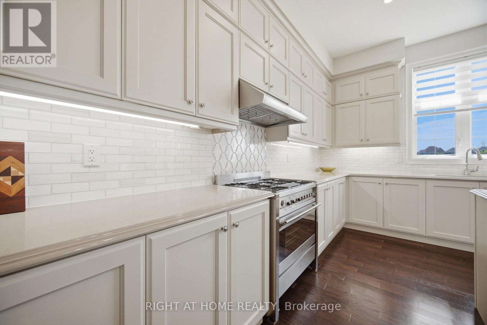 












17 LACROSSE TRAIL

,
Vaughan (Kleinburg),




Ontario
L4H4S7

