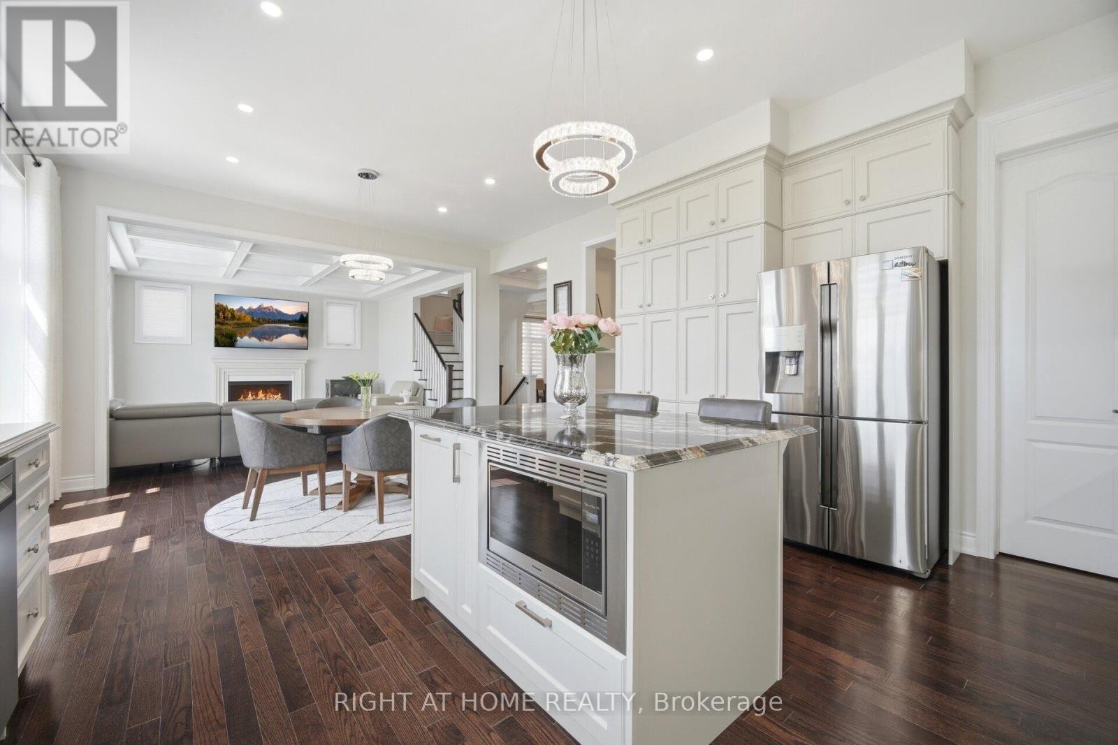 












17 LACROSSE TRAIL

,
Vaughan (Kleinburg),




Ontario
L4H4S7

