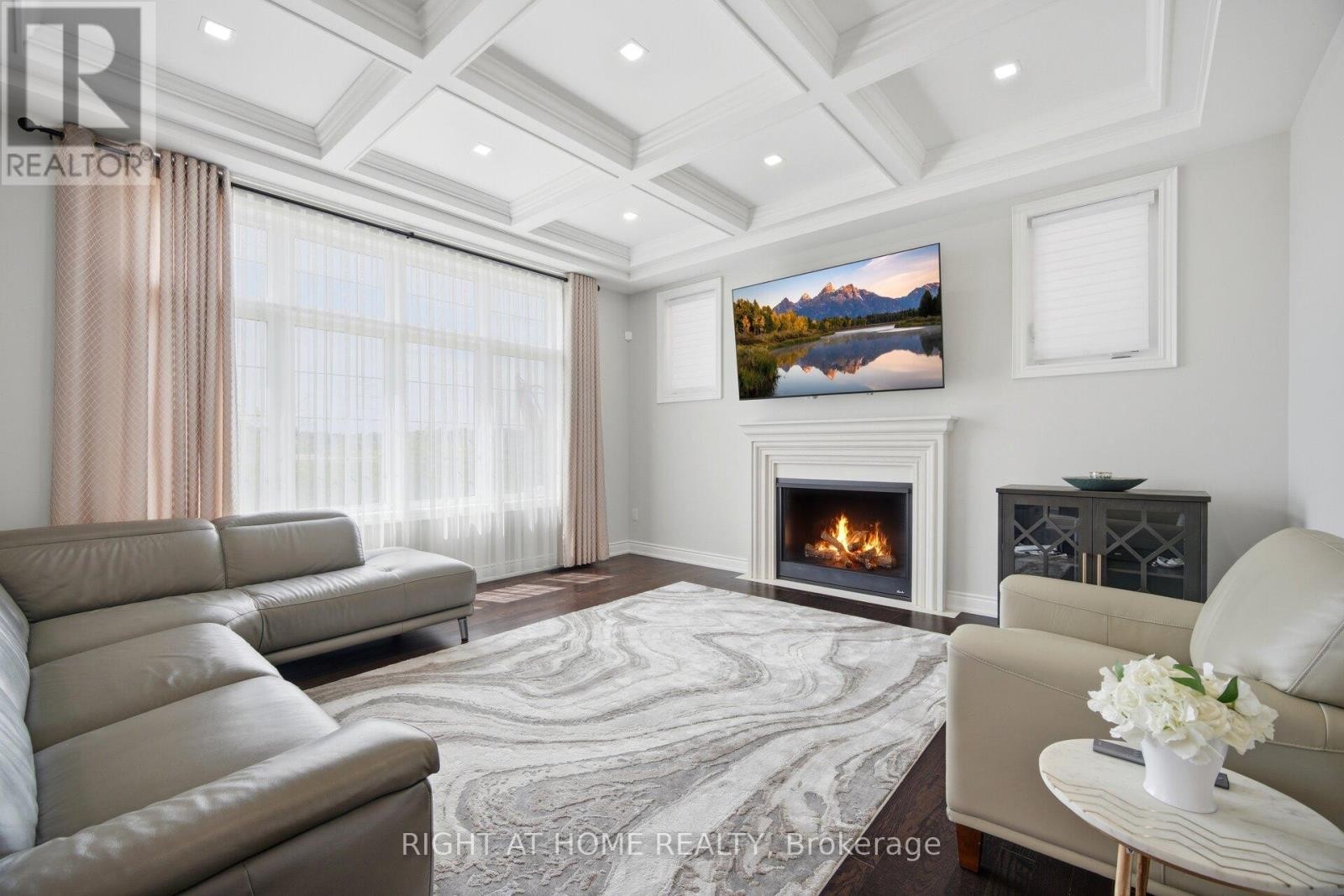 












17 LACROSSE TRAIL

,
Vaughan (Kleinburg),




Ontario
L4H4S7

