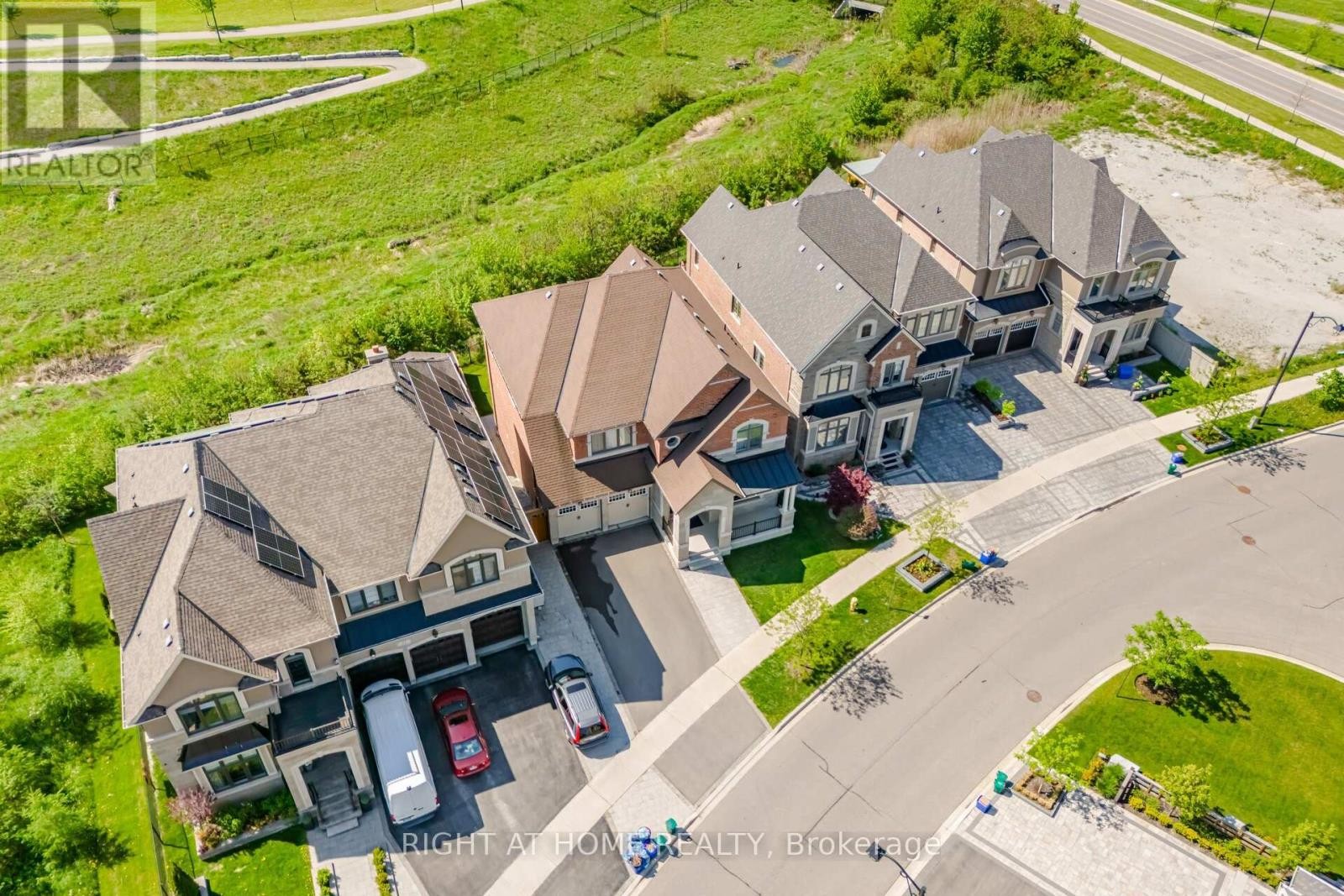 












17 LACROSSE TRAIL

,
Vaughan (Kleinburg),




Ontario
L4H4S7

