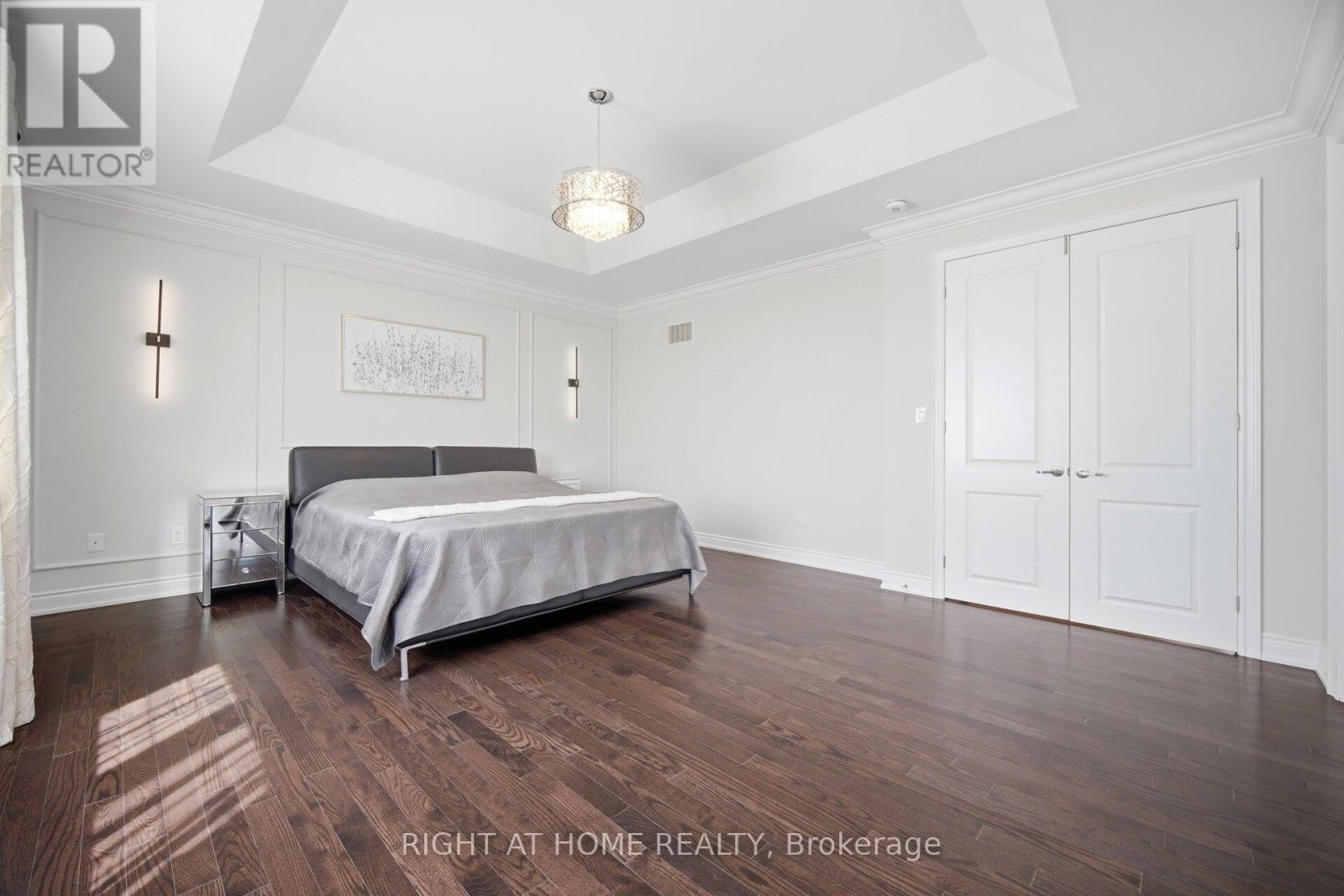 












17 LACROSSE TRAIL

,
Vaughan (Kleinburg),




Ontario
L4H4S7

