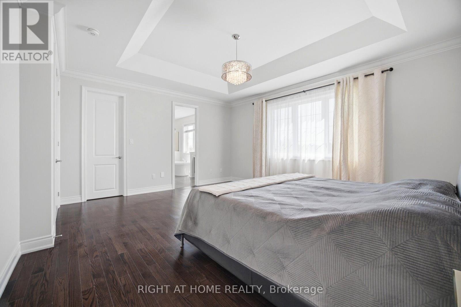 












17 LACROSSE TRAIL

,
Vaughan (Kleinburg),




Ontario
L4H4S7

