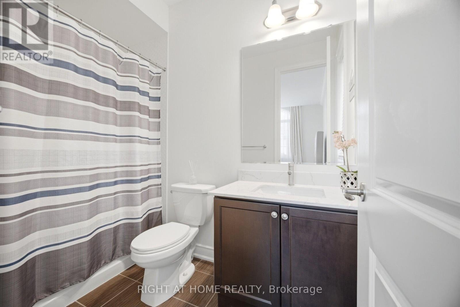 












17 LACROSSE TRAIL

,
Vaughan (Kleinburg),




Ontario
L4H4S7

