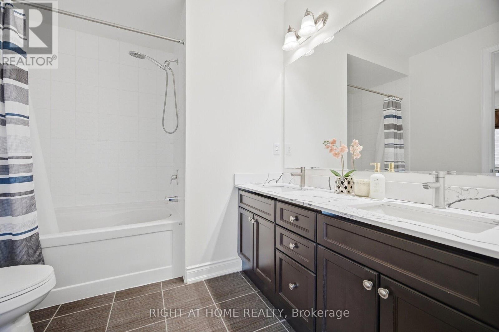 












17 LACROSSE TRAIL

,
Vaughan (Kleinburg),




Ontario
L4H4S7

