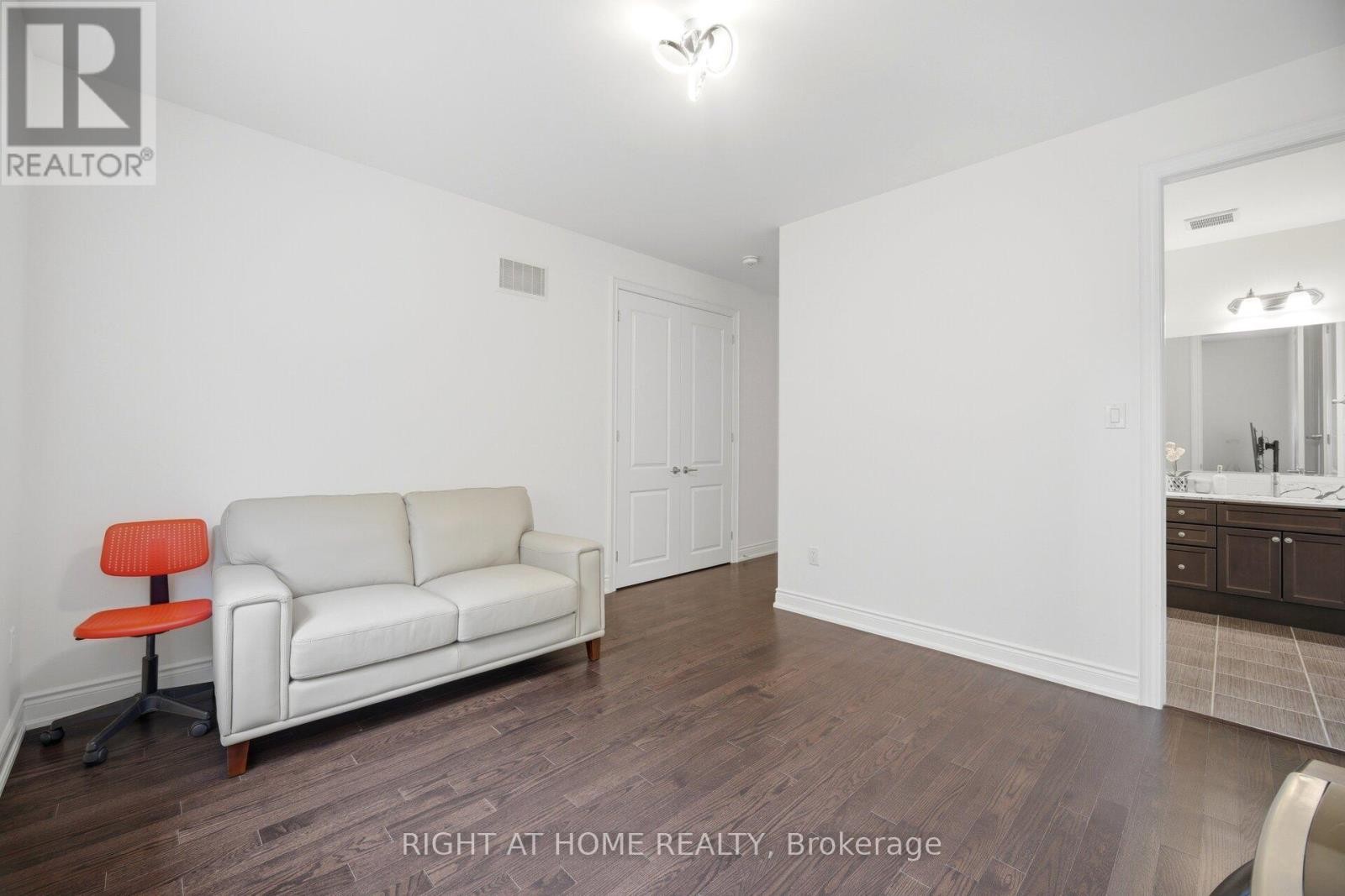 












17 LACROSSE TRAIL

,
Vaughan (Kleinburg),




Ontario
L4H4S7

