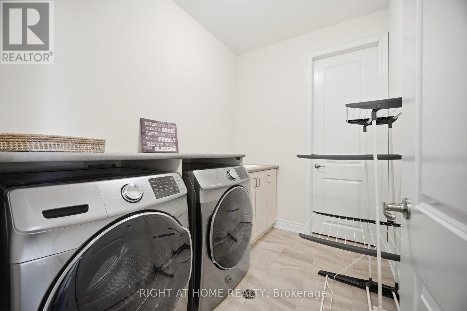 












17 LACROSSE TRAIL

,
Vaughan (Kleinburg),




Ontario
L4H4S7

