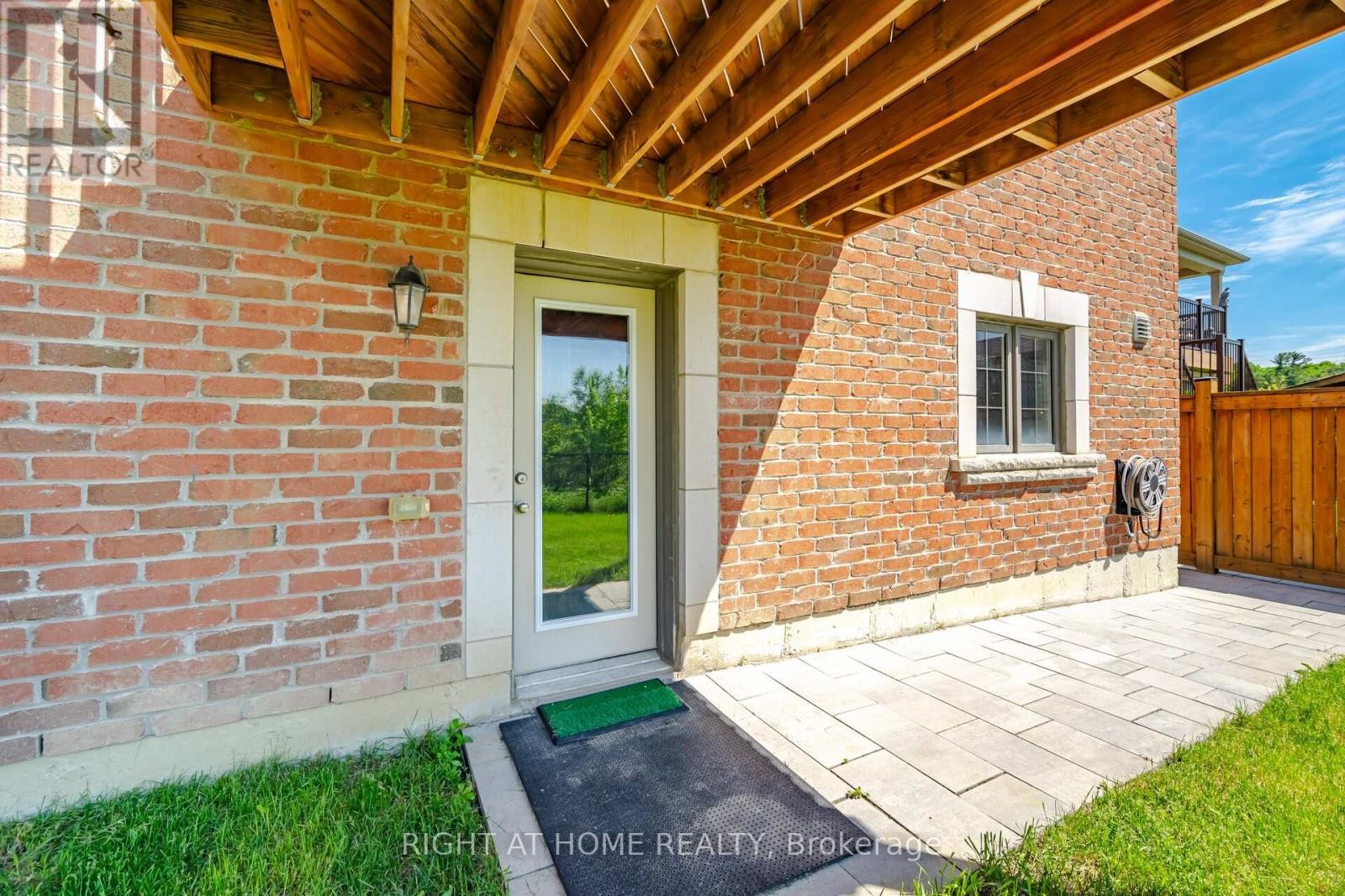 












17 LACROSSE TRAIL

,
Vaughan (Kleinburg),




Ontario
L4H4S7

