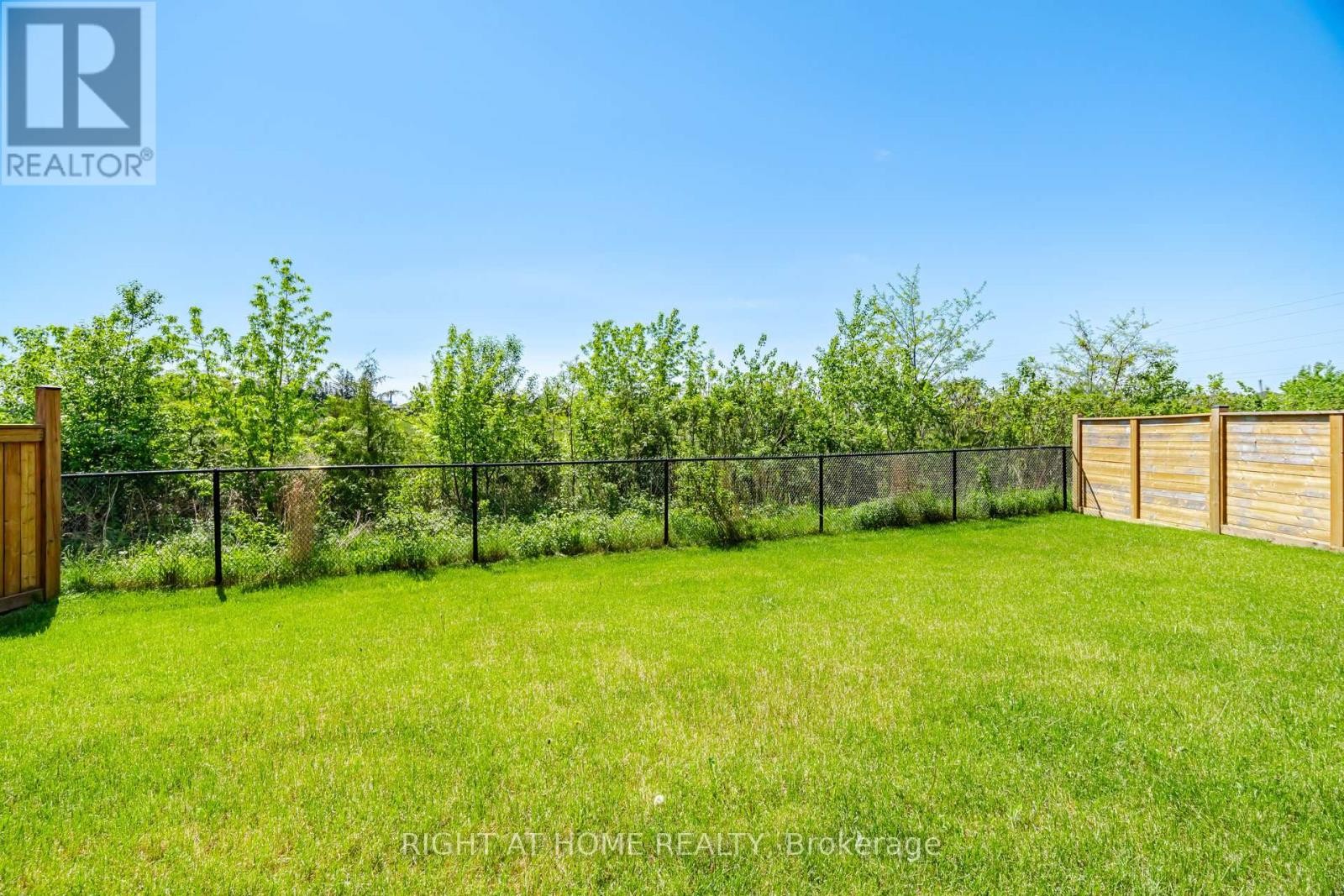 












17 LACROSSE TRAIL

,
Vaughan (Kleinburg),




Ontario
L4H4S7

